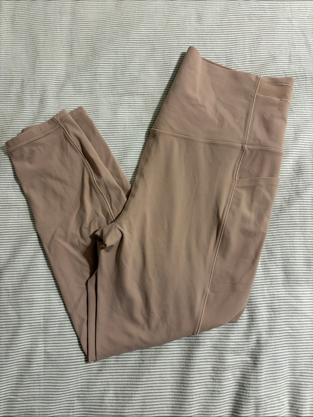 Athleta Salutation Stash High Rise Mesh Crossover 7/8 Leggings - Mocha Latte - L